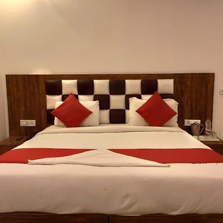 Hotel Cozy Cave Near Igi Airport Delhi Nova Deli Exterior foto