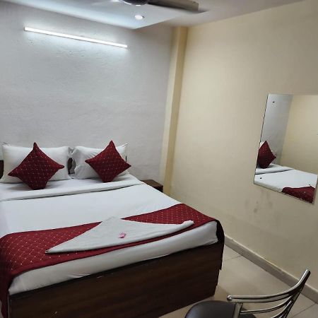 Hotel Cozy Cave Near Igi Airport Delhi Nova Deli Exterior foto
