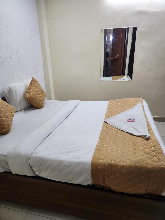 Hotel Cozy Cave Near Igi Airport Delhi Nova Deli Exterior foto