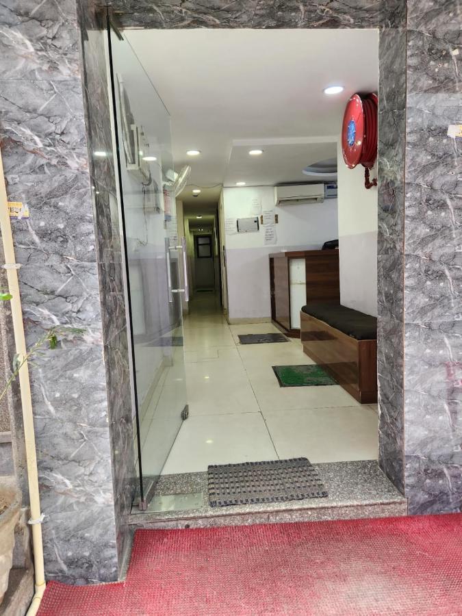 Hotel Cozy Cave Near Igi Airport Delhi Nova Deli Exterior foto