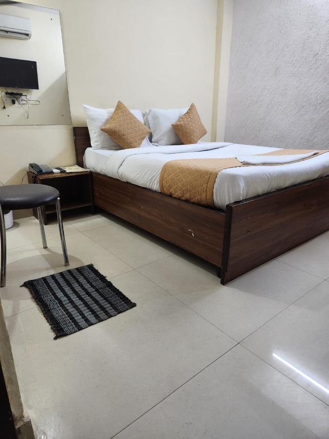 Hotel Cozy Cave Near Igi Airport Delhi Nova Deli Exterior foto