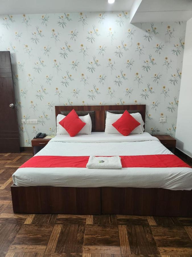 Hotel Cozy Cave Near Igi Airport Delhi Nova Deli Exterior foto